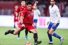 九州体育官方网站-包含上港客场逼平鲁能，保持领跑位置的词条