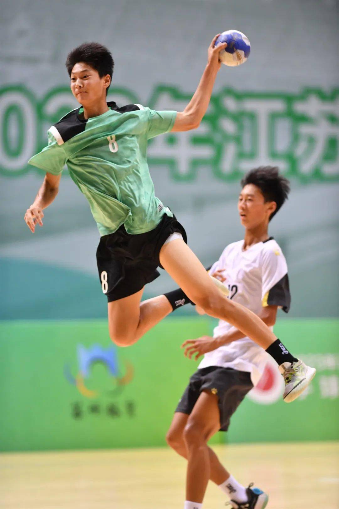 雄火队球星光环闪耀,助球队赢得关键比赛的简单介绍 雄火队球星光环闪耀,助球队赢得关键比赛的简单介绍