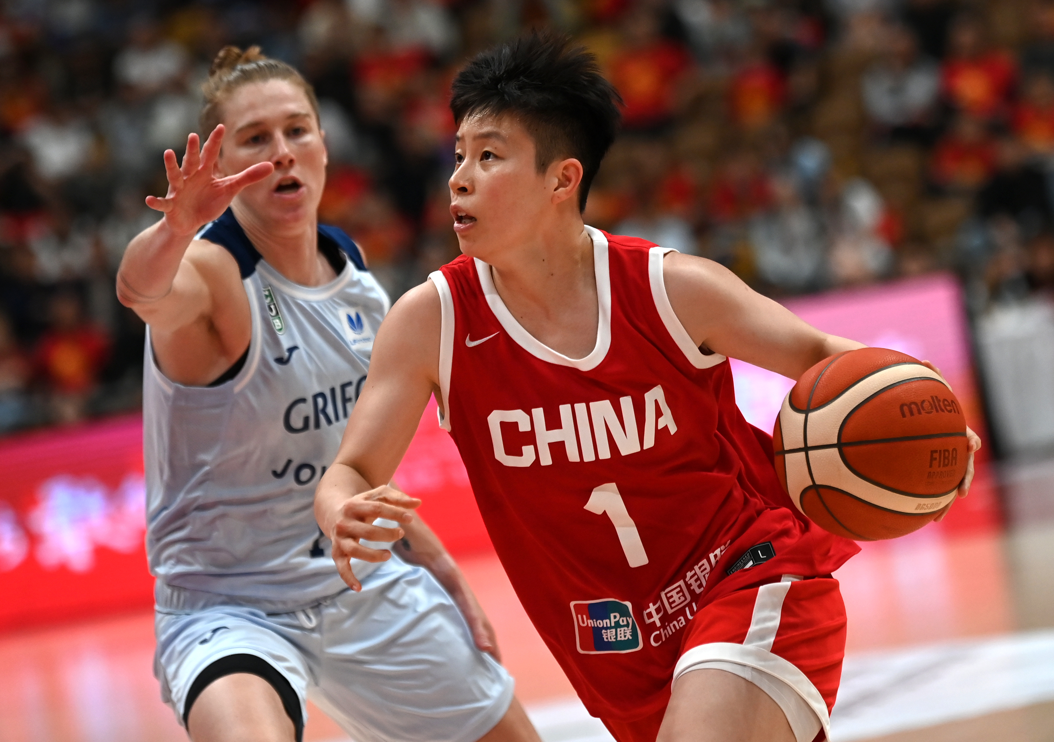 包含篮球联赛迎来新赛季，球员球迷期待高潮的词条