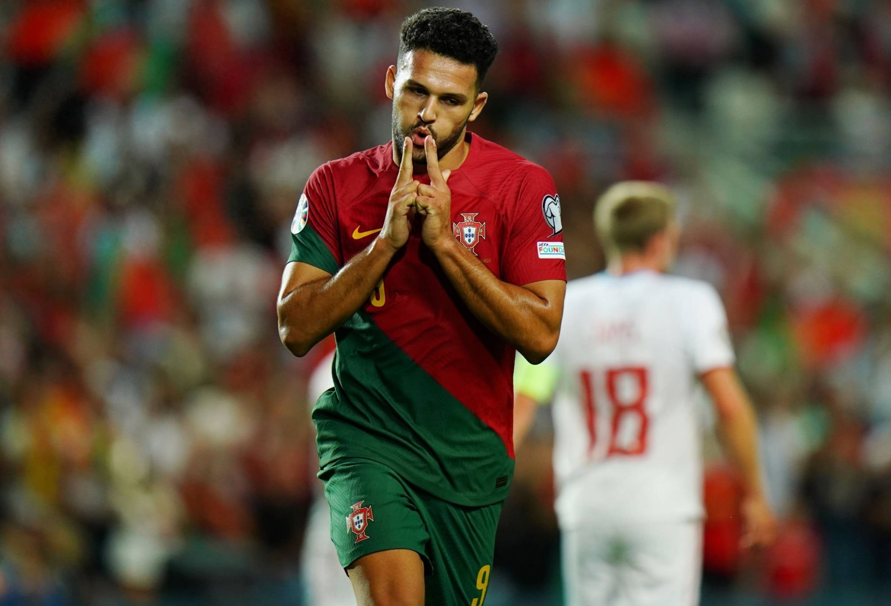 足坛巨星集结国际联赛，备战冲刺赛场(足坛巨星集结国际联赛,备战冲刺赛场怎么打)