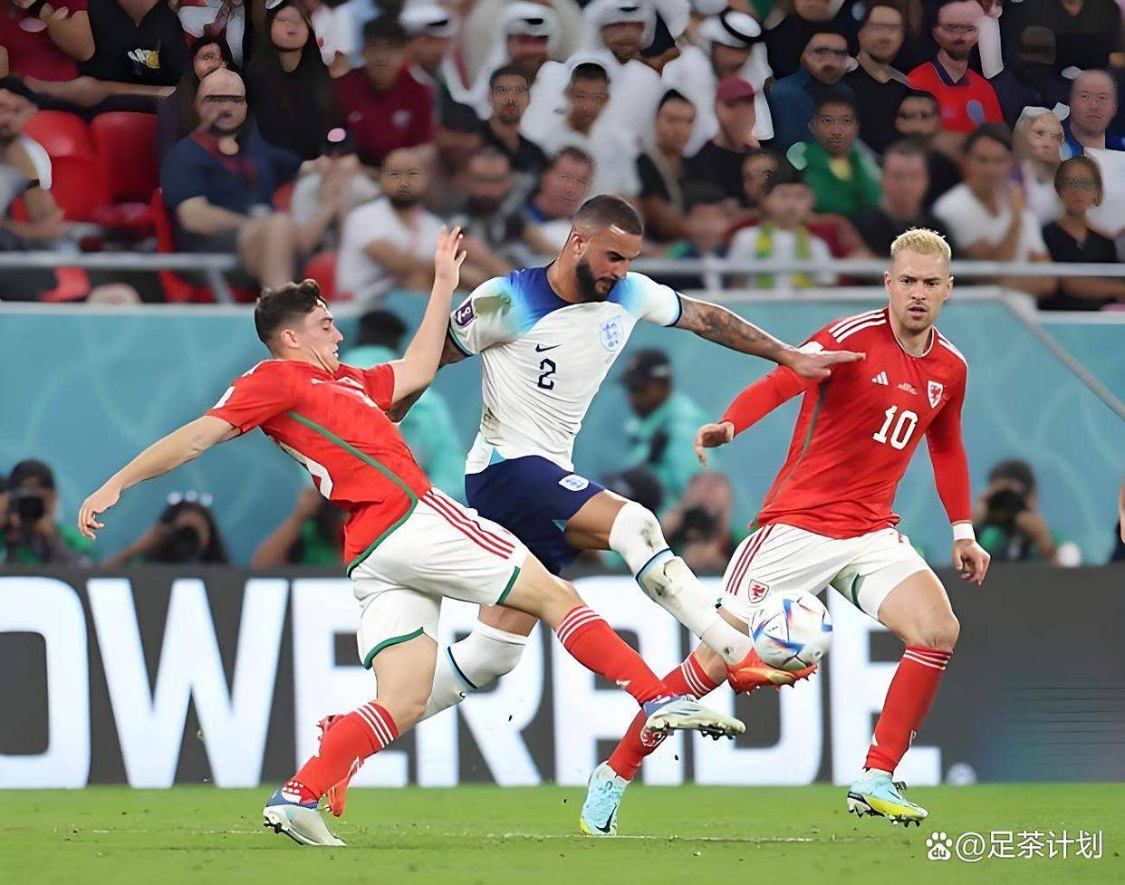 欧洲足球联赛再掀热潮，球队士气高涨战术新颖的简单介绍