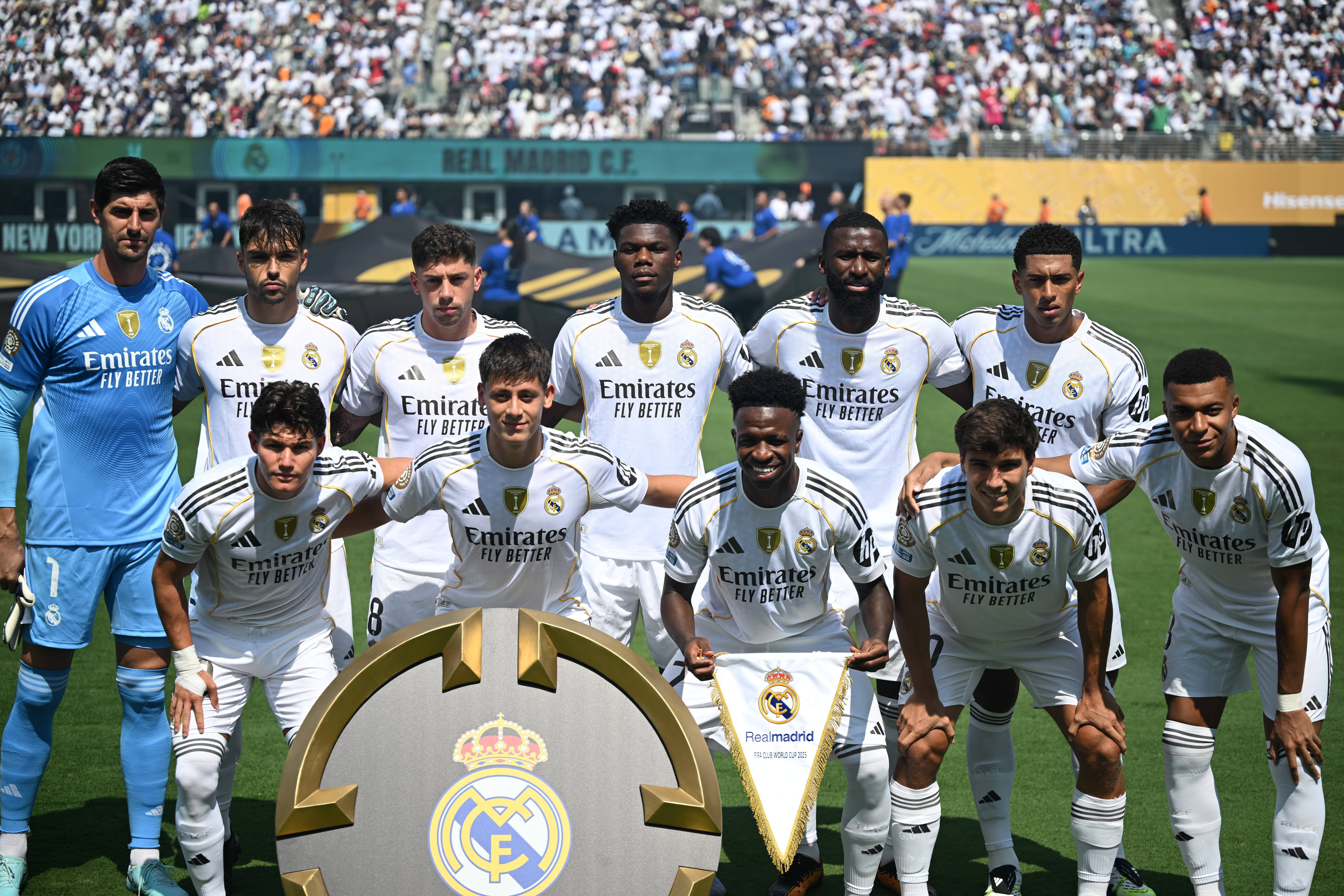 巴黎圣日耳曼主场取胜，稳居小组榜首