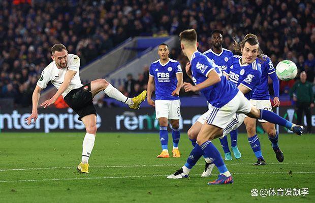 关于罗马球迷集体助威，为球队士气鼓舞的信息