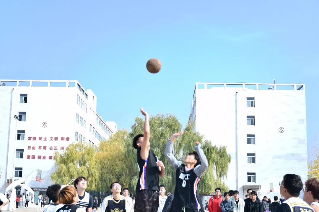 欧洲篮球盛会精彩绽放,全场观众沸腾 欧洲篮球盛会精彩绽放,全场观众沸腾