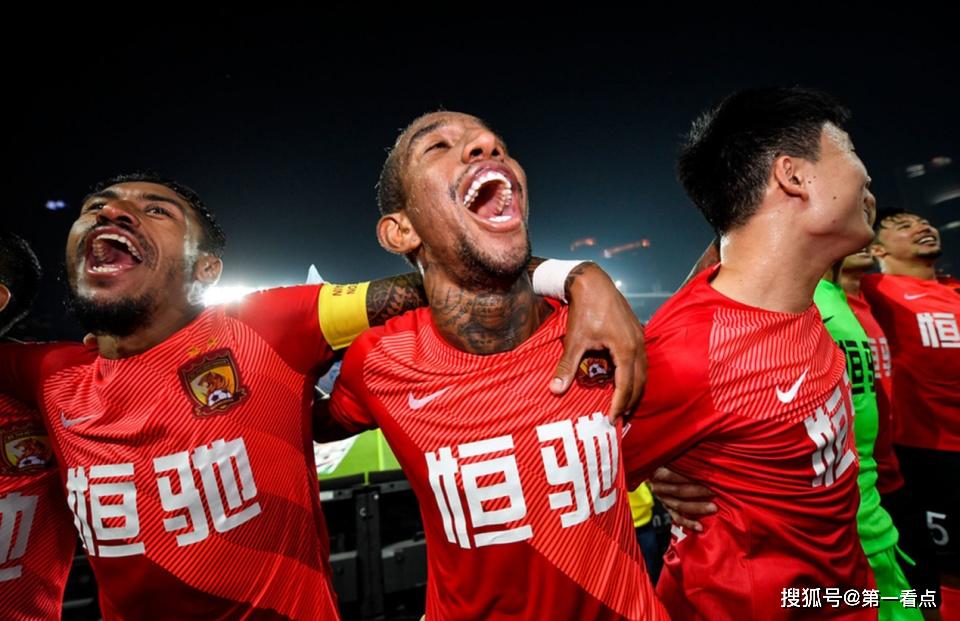上海上港胜平负占据积分榜前二位 上海上港胜平负占据积分榜前二位